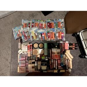 Reseller Makeup Bundle - 110 pieces!